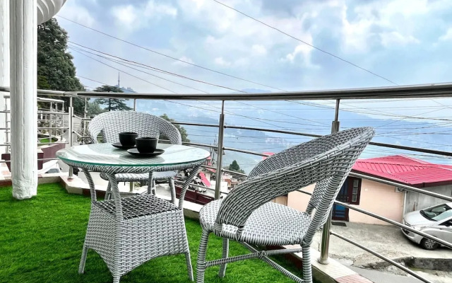 Siesta Homestay 1BR - balcony in shimla
