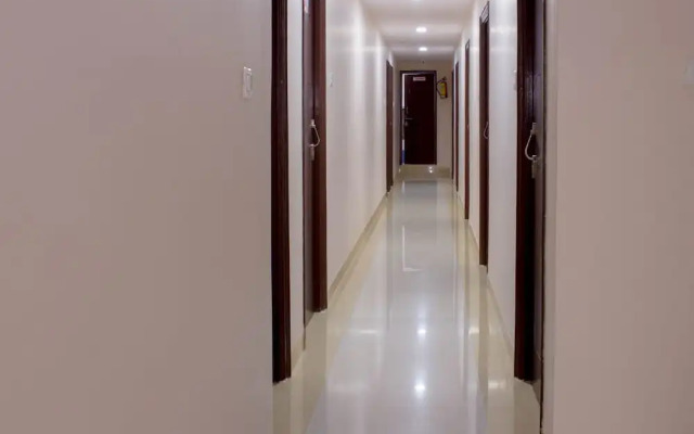 Collection O 5072 Padmini Hotel