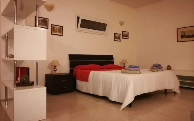 Apartment in Countryside Villa With Pool Within the Se Sicilian Barocco Area