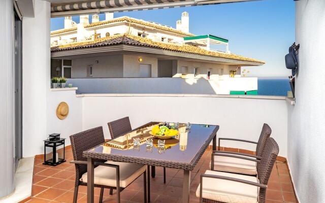 2BR  Apartment with Sea View, Gym and Pool Ref 129