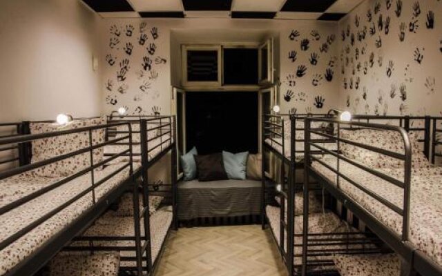 Crawl Party Hostel - Adults Only