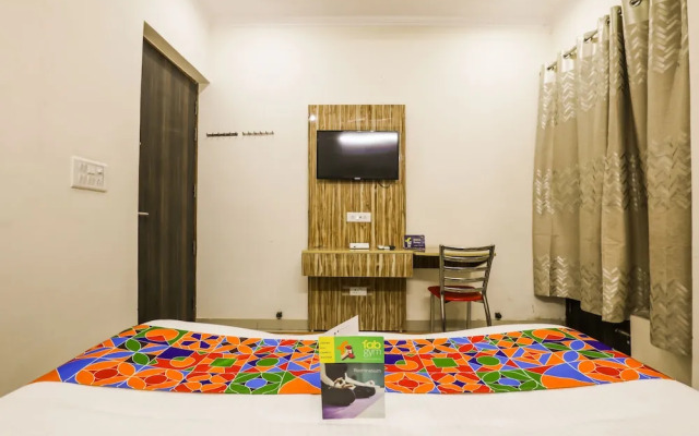 FabExpress Star Guest House