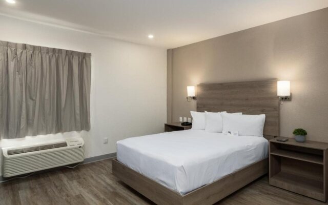 Hotel Mesaluna Short & Long Stay