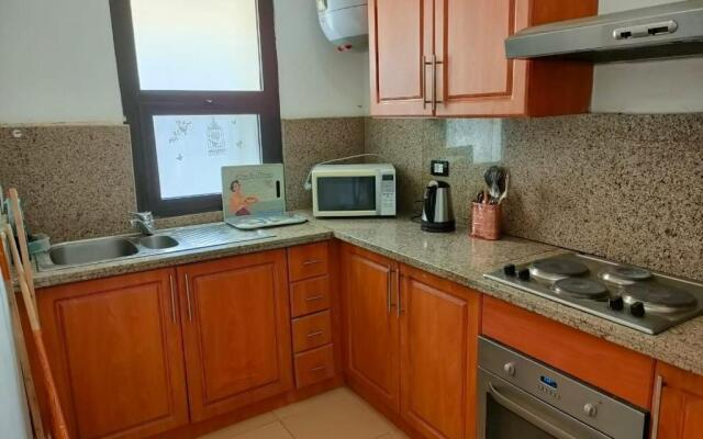 Lovely 2 bedroom condo with beach access & pool!