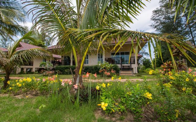 Pranee Beach Bungalows