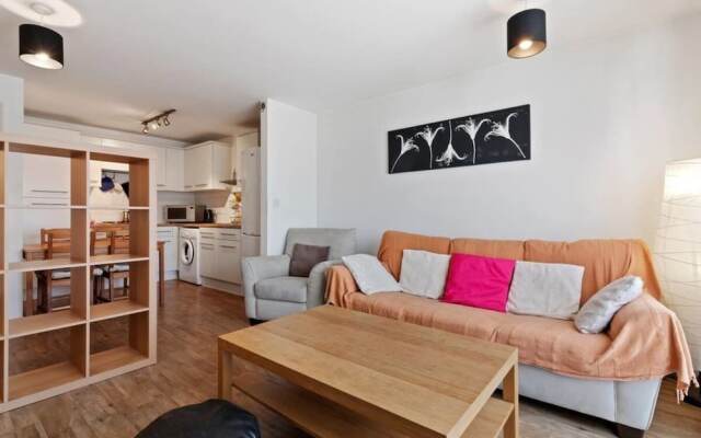 Spacious 2bdr Apt for 4p, Near Trendy Hackney