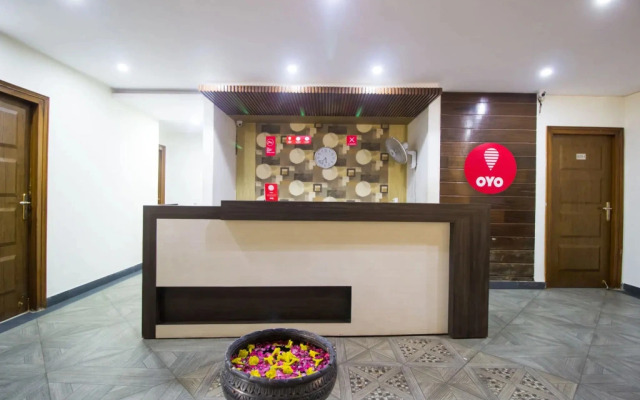 OYO 4183 Apartment Queens Court