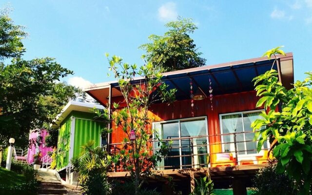 Hi Cube Resort at Suanphung