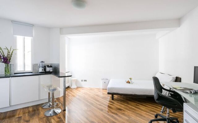 Cosy, Modern Chelsea Studio