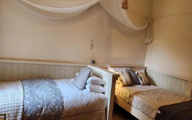 OYO Cornerstone Manor Hotel