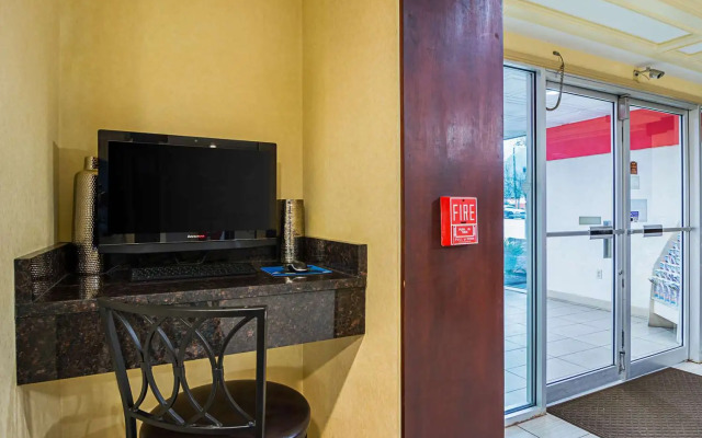 Quality Suites Atlanta Airport East