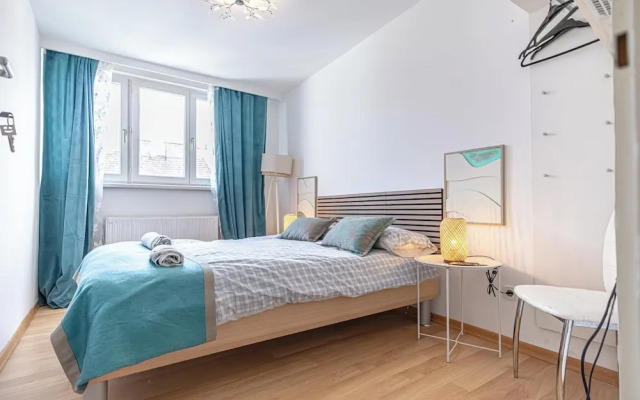 Stylish 3BR Apt With Balcony City Center