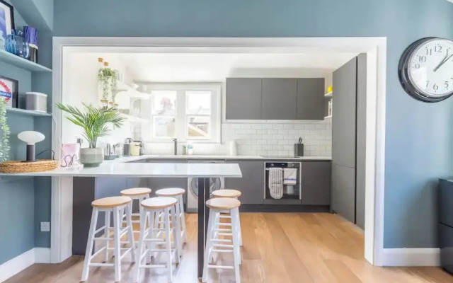 Luxuriously Designed 3 Bedroom Apartment in Clapham