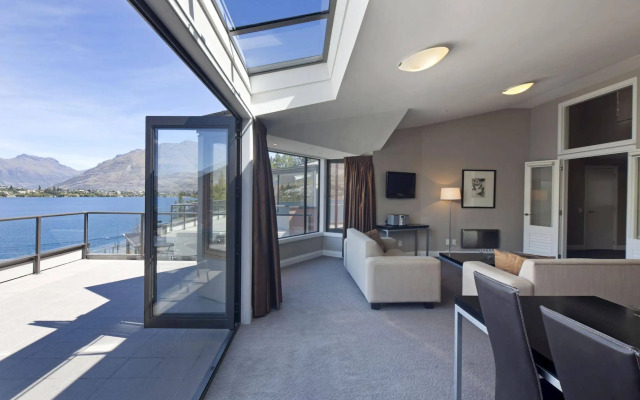 Luxury Lake Suites