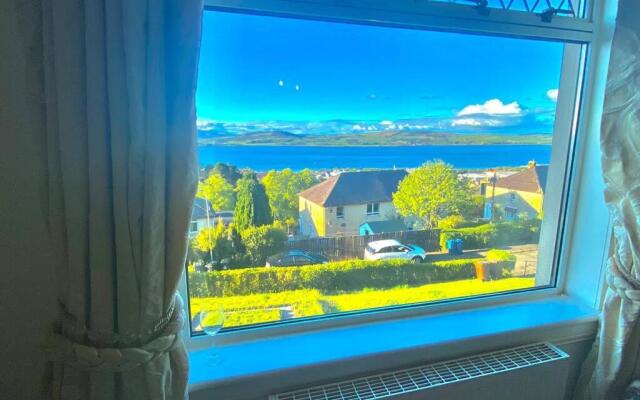 Beautiful Sea View 2 Bed Home