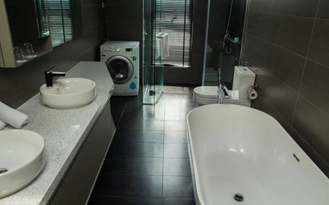 Expressionz Professional Suites by Rsq