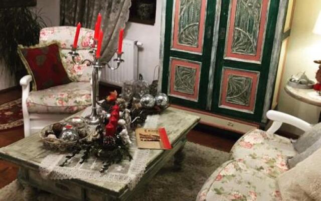 Casa Cositorarului Boutique Pension