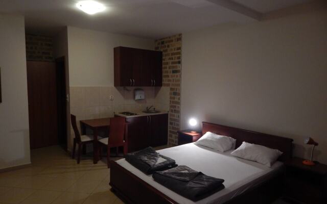 Contessa Apartments
