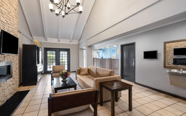 Days Inn by Wyndham College Park Airport Best Road