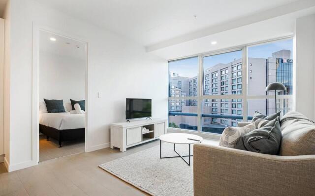 Modern Bright Central Apartment