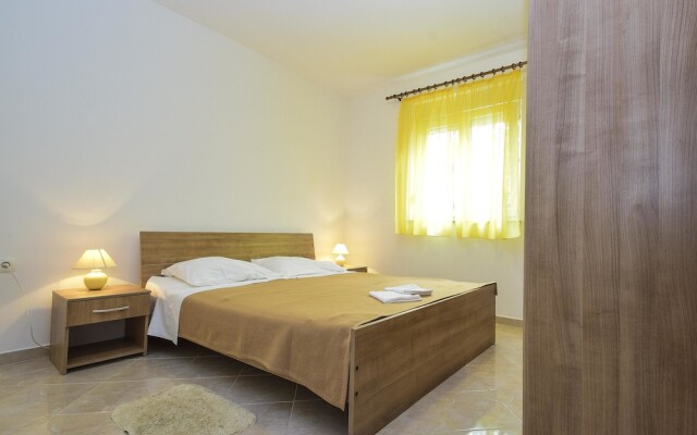 Apartments Komadina M73