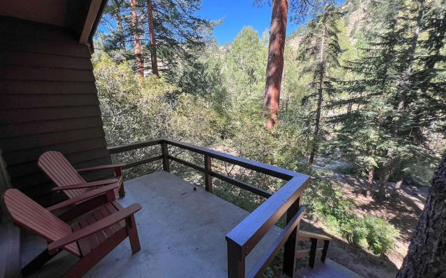 Castle Mountain Lodge
