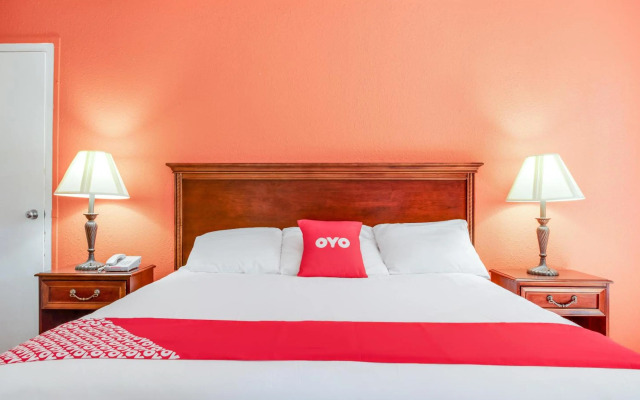 OYO Hotel Mona Lake Muskegon