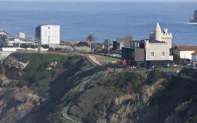 Piso sobre mar junto al Faro de Suances
