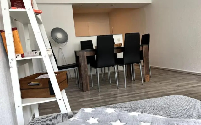 Schöne Wohnung in Rhein Nähe mit kleiner Terrasse