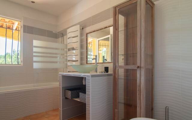 Secluded Villa in Lorgues With Private Pool