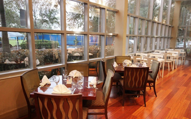 Sawgrass Grand Hotel and Suites Sports Complex