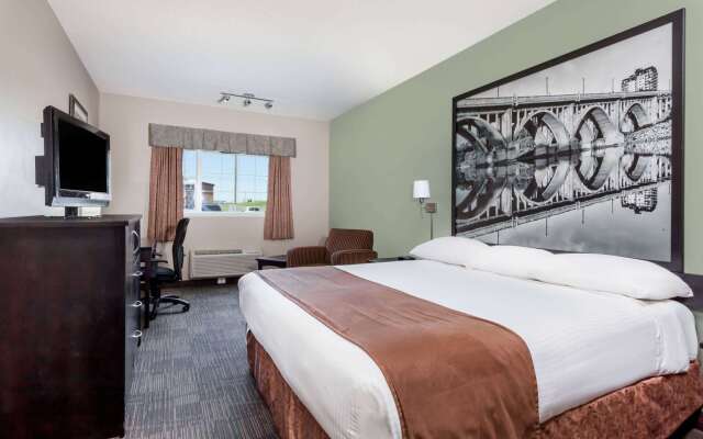 Super 8 by Wyndham Saskatoon Near Saskatoon Airport