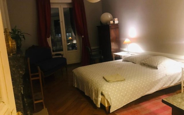Berges du Rhône/ Chambre avec balcon