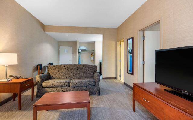 Quality Inn & Suites Benton - Draffenville