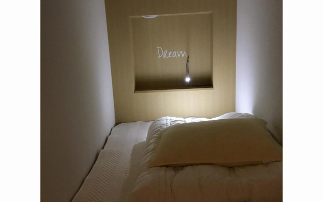 White Hostel shinsaibashi – Guest Rooms – Osaka