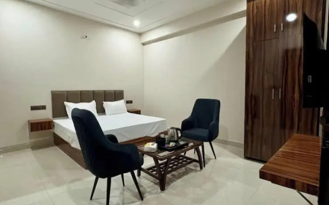 Radiant Blu Hotels Sector 70