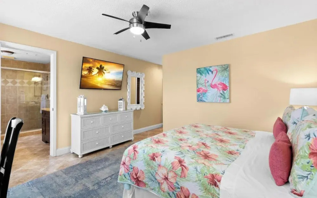 Sea Breeze 708 by Distinctive Beach Rentals
