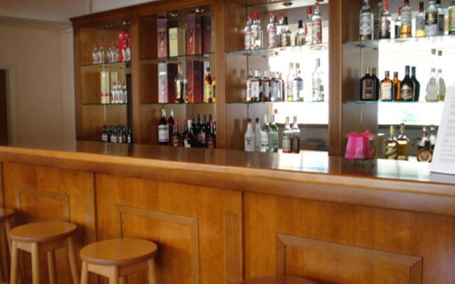 Hiona Holiday Hotel