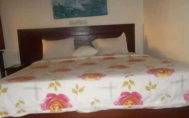 Franphinas Suites and Hotel