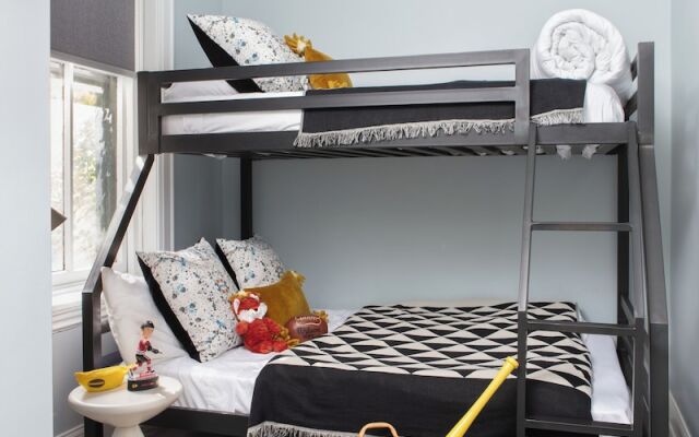 The Neighborhood Hotel - Lincoln Park