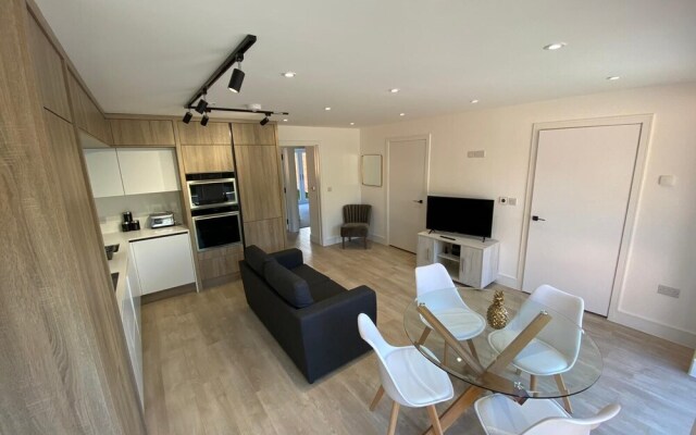 Amazing 2 Bed 2 Bath Flat