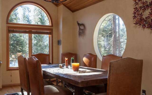 Pine View Lodge by Tahoe Mountain Properties