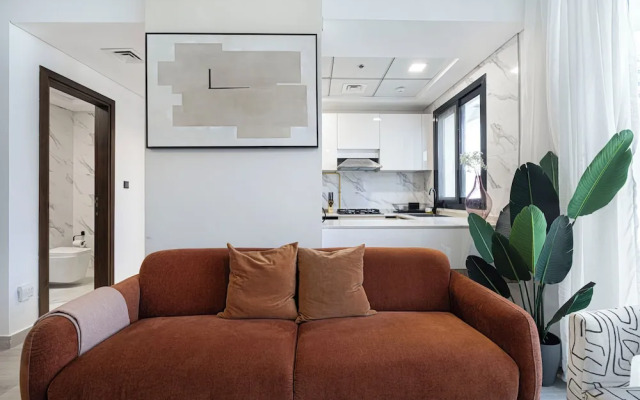 Relaxing & Bright 1BR in JVC