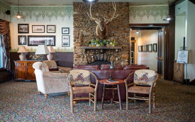 Sheridan Inn, B/W Signature Collection