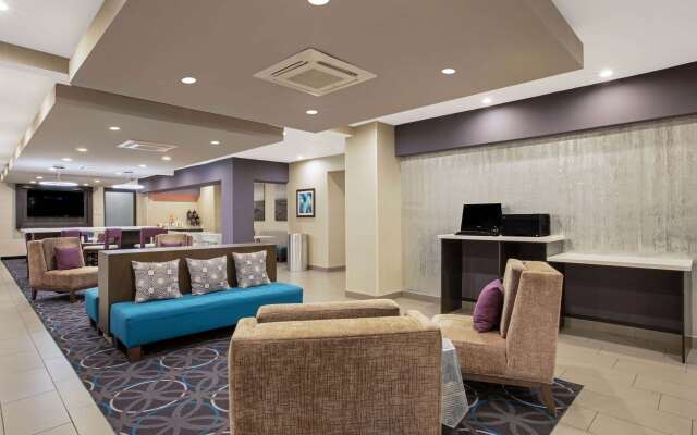 La Quinta Inn & Suites by Wyndham Fayetteville