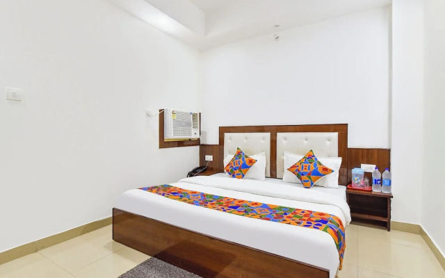 Fabhotel Nakshatra Palace