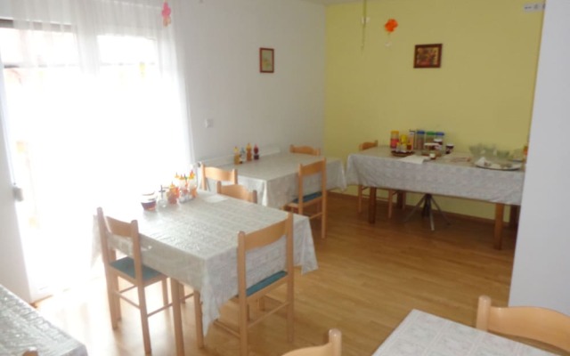 Tourist farm and beekeeping Salamun