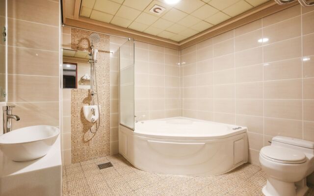 Themepark Tourist Hotel