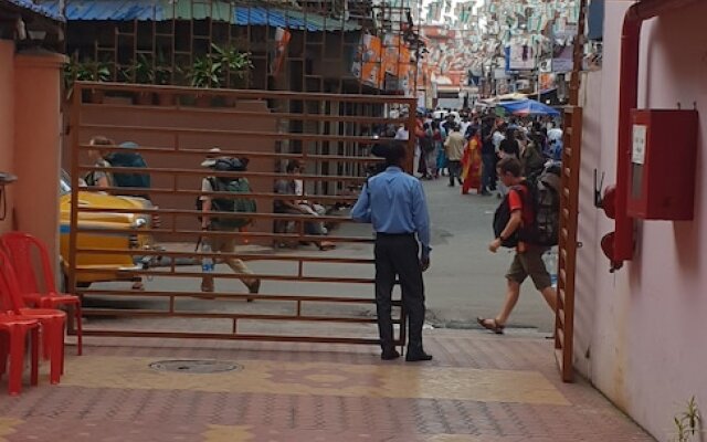 The Salvation Army Red  Shield Guest House - Hostel