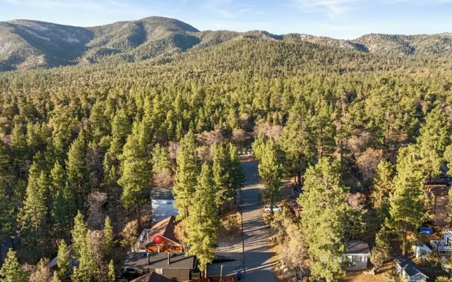Luxury Studio Escape - Trails & Views